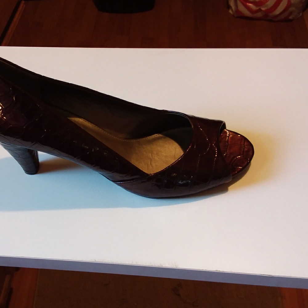 Heels - Picture 3 of 4